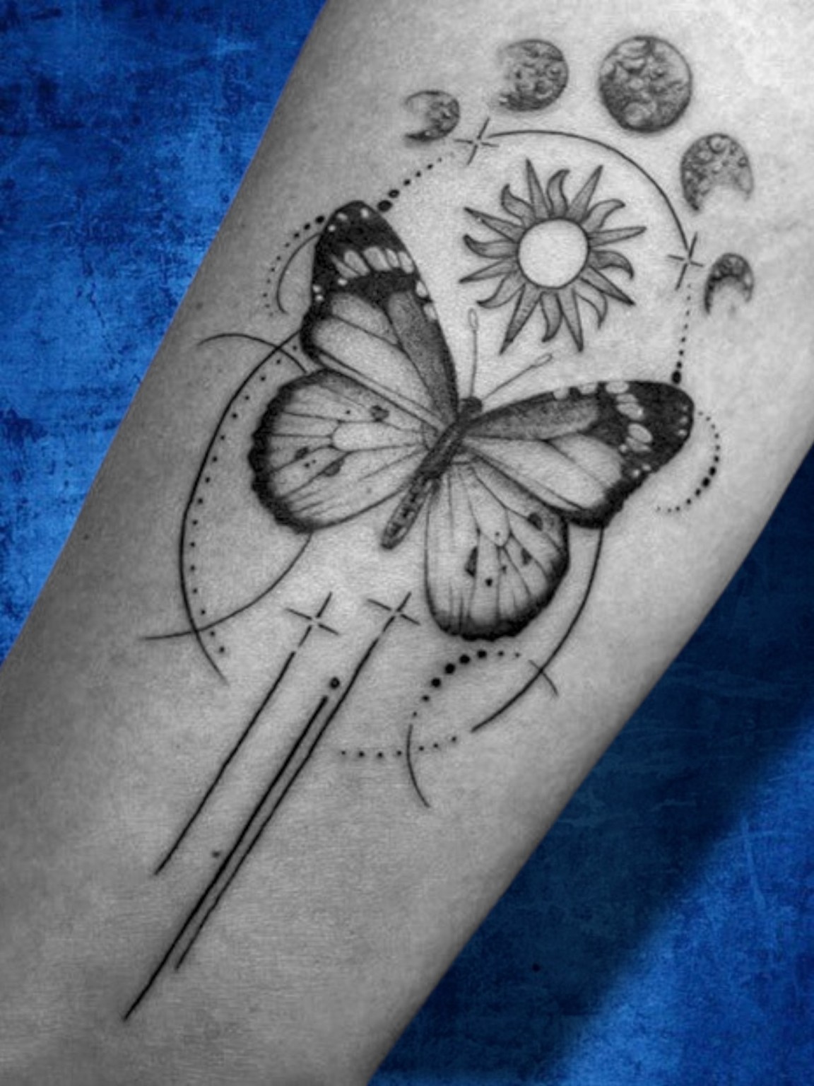 Tatouage fineline réalisé par Looping