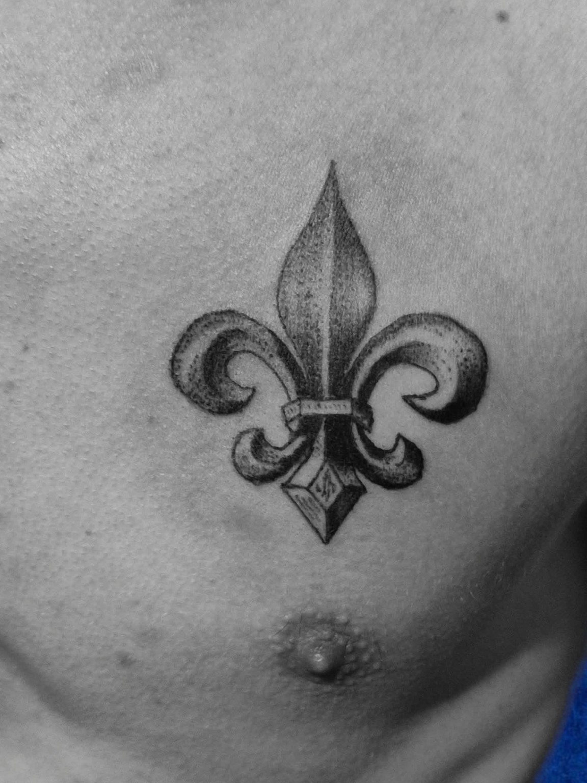 Tatouage fineline réalisé par Looping