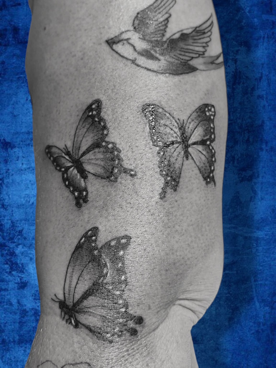 Tatouage fineline réalisé par Looping